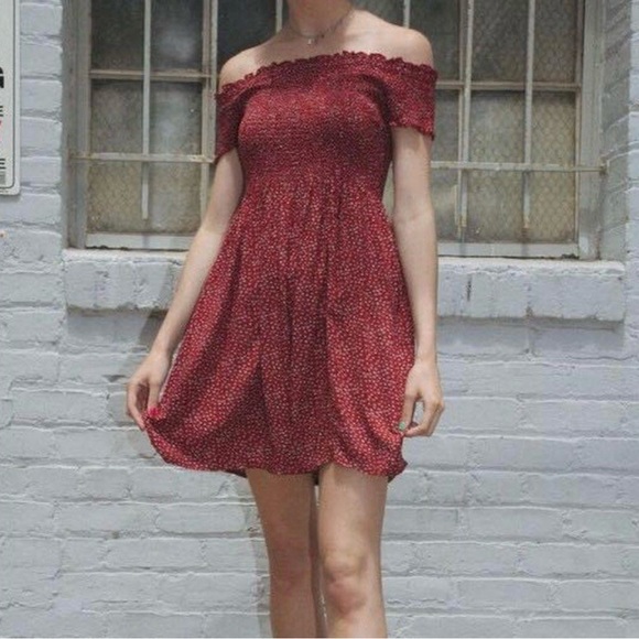 Brandy Melville Caley Off Shoulder Red Ditsy Floral Mini Dress - Picture 1 of 6